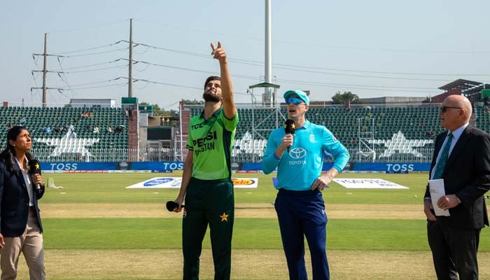 England opt to field first against Pakistan in second ODI tri-series match