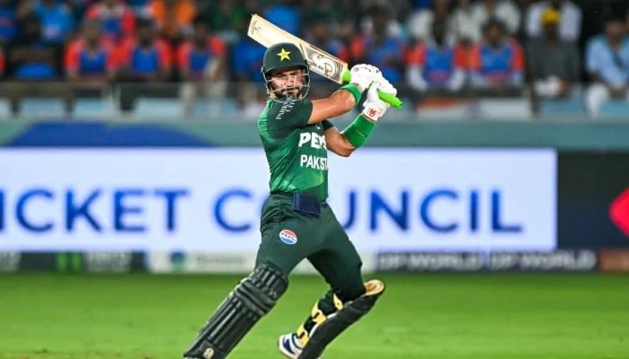 Pakistan elect to field after toss as semi-final reduced to 13 overs