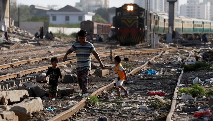 Pakistan Has Largest Share Of Poor Population In Menaap World Bank